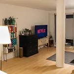 Ruhiges Apartment mit großem Balkon und Stellplatz