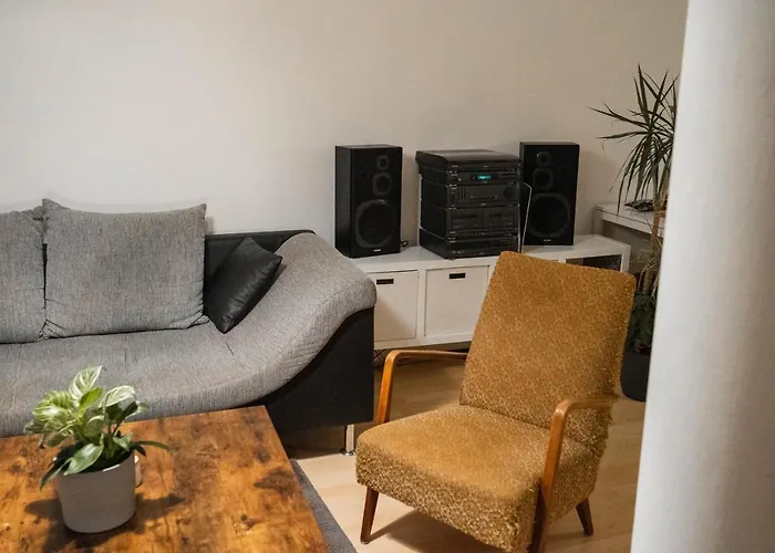 Ruhiges Apartment mit großem Balkon und Stellplatz